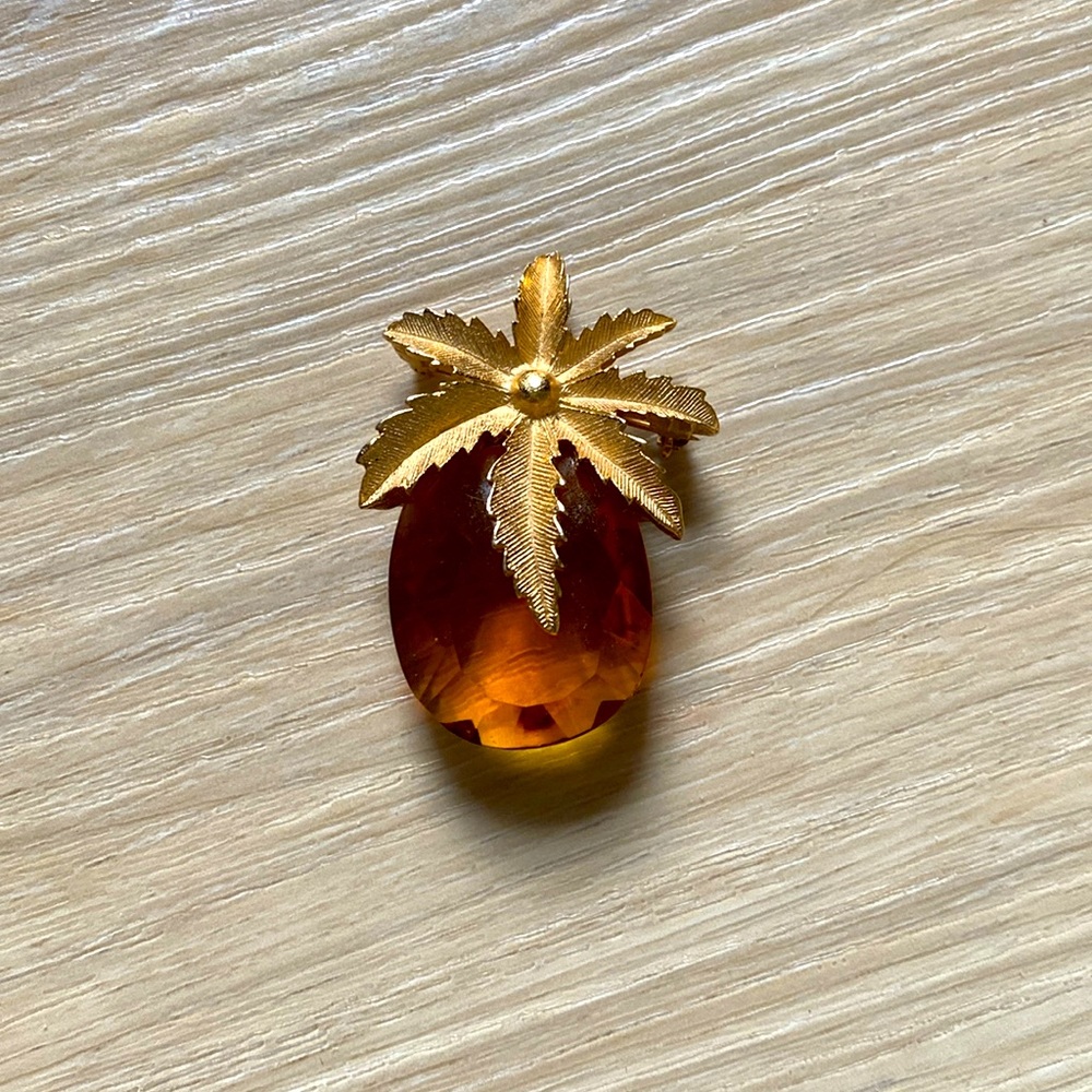 Sarah Coventry pineapple crystal brooch pendant